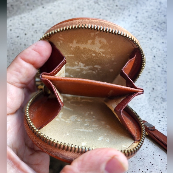 Vintage Dooney & Bourke Round Coin Purse Pouch British Tan Leather Zipper Close - Picture 3 of 7